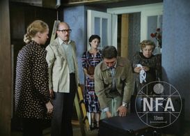 Iva Janzurová, Jirí Krampol, Petr Nározný, Valérie Zawadská, and Stella Zázvorková in Ten svetr si nesvlíkej (1981)