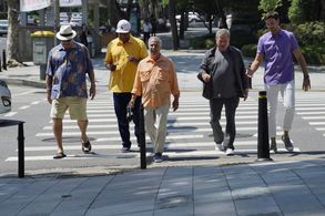 William Shatner, Henry Winkler, Terry Bradshaw, George Foreman, and Jeff Dye in Better Late Than Never (2016)