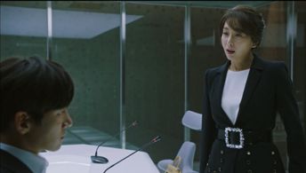 Song Yun-ah and Ji Chang-Wook in The K2 (2016)