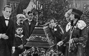 Olga Engl, Erich Kaiser-Titz, and Edith Meller in Die Frau mit den Karfunkelsteinen (1917)