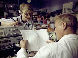 Marina Dyuzheva and Vladimir Menshov in Gde nakhoditsya Nofelet? (1988)