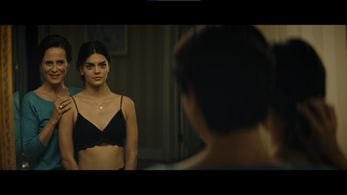 Aitana Sánchez-Gijón and Cumelen Sanz in Under Her Control (2022)