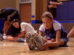 Miriam McDonald and Cassie Steele in Degrassi: The Next Generation (2001)