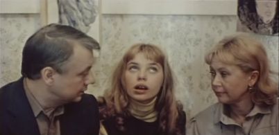 Olga Mashnaya, Svetlana Nemolyaeva, and Oleg Tabakov in Vsyo naoborot (1982)