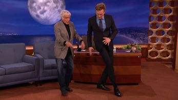 Dick Van Dyke and Conan O'Brien in Conan (2010)