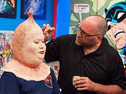 Robert Kurtzman and Ming Chen in Comic Book Men (2012)