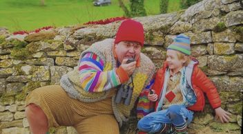 Christmas on Mistletoe Farm - Beano and Buster