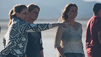 Behind the scenes 'Deserted' Director Ashley Avis with Mischa Barton Dana Rosendorff