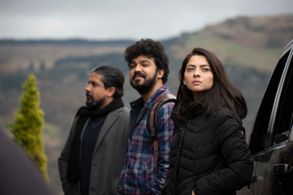 Pushkar Jog, Sonalee Kulkarni, and Aashay Kulkarni in Victoria (2023)