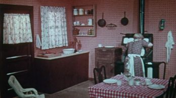 Annabelle Weenick in Encounter with the Unknown (1972)