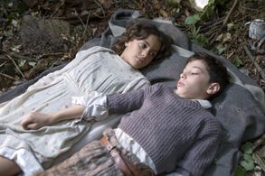 Marina Comas and Francesc Colomer in Black Bread (2010)