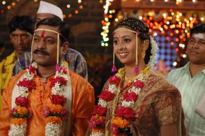 Sanjay Narvekar in Nasheebachi Aishi Taishi (2009)