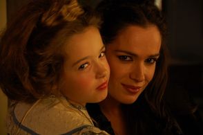 Carmen Sánchez and Mar Saura in Witches from Heaven (2011)