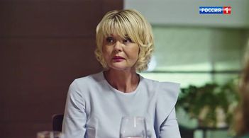 Yuliya Menshova in Mezhdu nami, devochkami. Prodolzheniye: Episode #1.15 (2019)