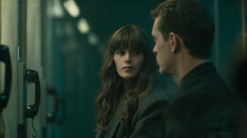 Pedro Alonso and Samantha Siqueiros in Berlin: La última virgen de occidente (2023)