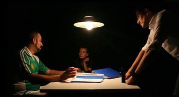 Tuba Ünsal and Sevket Çoruh in Çakallarla Dans (2010)