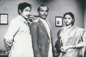 Shivaji Ganesan, Padmini, and S.V. Subbaiah in Mangayar Thilakam (1955)