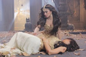 Mouni Roy and Surbhi Jyoti in Naagin: Episode #3.102 (2019)