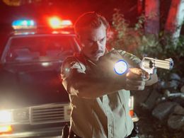 Jeff Pride as Officer Harris in 