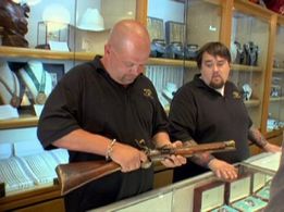 Rick Harrison and Austin 'Chumlee' Russell in Pawn Stars (2009)