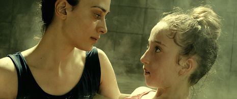 Irmena Chichikova and Daria Vitkova in Viktoria (2014)