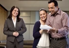 Jennifer Popagain in Los Defensores commercial