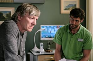 Lutz Blochberger and Michael Raphael Klein in In aller Freundschaft: Aus der Bahn geworfen (2022)