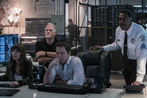 Ernie Hudson, Justin Kirk, Abraham Benrubi, and Caitlin Stasey in APB (2017)