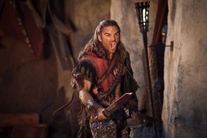 Dustin Clare in Spartacus (2010)