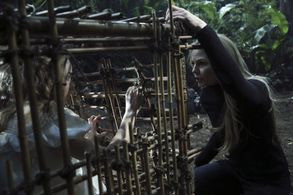 Jennifer Morrison and Freya Tingley in Once Upon a Time (2011)