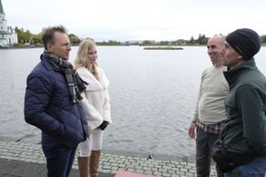 Phil Keoghan, Eric Guiffreda, Daniel Guiffreda, and Ólafía Ósk Finnsdóttir in The Amazing Race (2001)