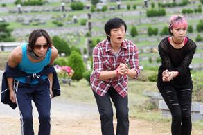 Seung-beom Ryu, Beom-su Lee, and Kim Ok-bin in Over My Dead Body (2012)