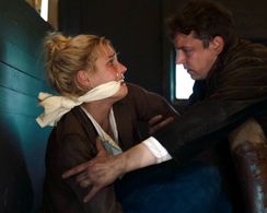 Camille Lou in Women at War: Épisode 7 (2022)