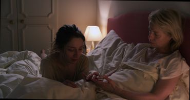 Corinna Kirchhoff and Kathleen Morgeneyer in Daughters (2014)