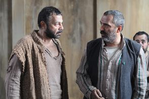 Yavuz Bingöl and Kerem Alisik in 72. Kogus (2011)