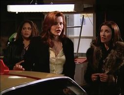 Geena Davis, Mimi Rogers, and Kim Coles in The Geena Davis Show (2000)