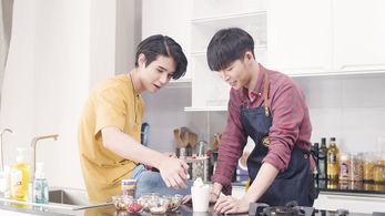 Gameplay Garnpaphon Laolerkiat and Jeff Satur in Ingredients (2020)