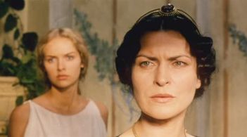Magdalena Mielcarz and Danuta Stenka in Quo vadis (2001)