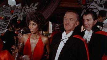 David Niven, Peter Bayliss, and Teresa Graves in Old Dracula (1974)