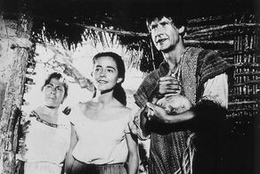 Ignacio López Tarso and Pina Pellicer in Macario (1960)