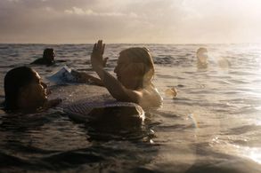 Fran Derham & Sky Katz in the ocean shooting Surviving Summer Season 2