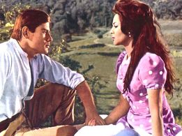 Luigi Giuliani and Sara Montiel in La reina del Chantecler (1962)