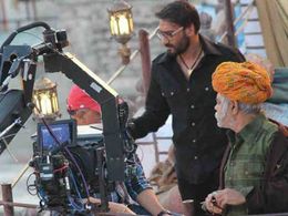 Ajay Devgn and Sanjay Mishra in Baadshaho (2017)