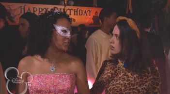 Tamera Mowry-Housley and Jackie Rosenbaum in Twitches (2005)