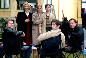 Suzanne von Borosdy, Bernadette Heerwagen, Tom Schilling, Alex Harvey, Reg Traviss and Stefan Raiser, on set (2004)