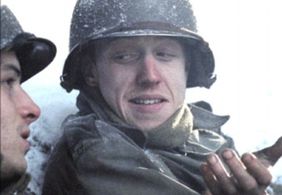 Robin Laing and Shane Taylor in Band of Brothers (2001)