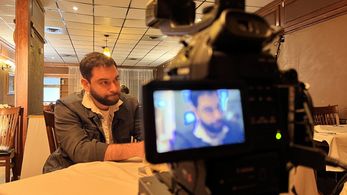 Eduardo Britto on the set of Joint Ventures