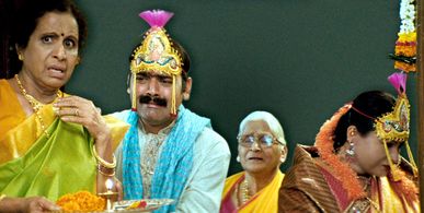 Usha Nadkarni, Makarand Anaspure, and Trupti Bhoir in Agadbam (2010)