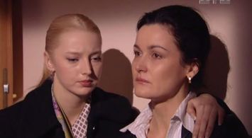 Olga Chursina and Nataliya Vasko in Serdtsu ne prikazhesh (2007)