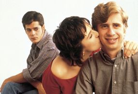 Gabino Diego, Ariadna Gil, and Jorge Sanz in Los peores años de nuestra vida (1994)
